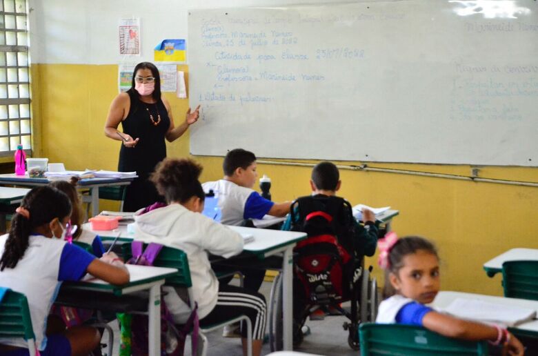 Estudantes de Olinda de volta às salas de aula. Foto: Arthur Mota//Folha de Pernambuco