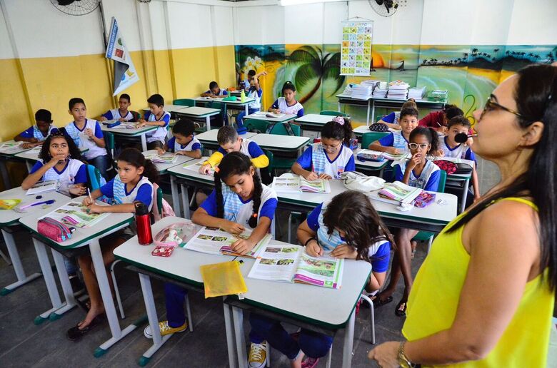 Estudantes de Olinda de volta às salas de aula. Foto: Arthur Mota//Folha de Pernambuco