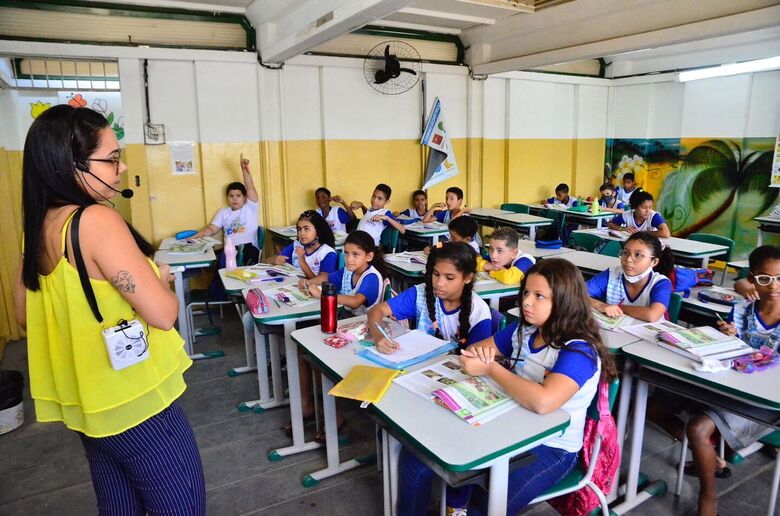 Estudantes de Olinda de volta às salas de aula. Foto: Arthur Mota//Folha de Pernambuco