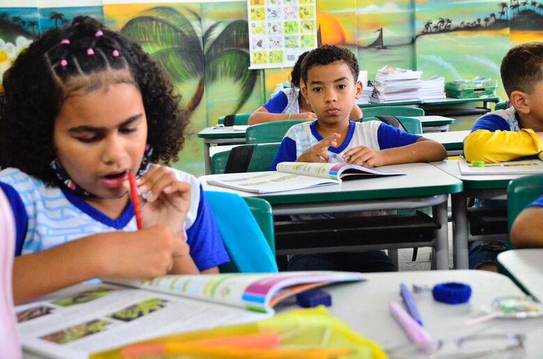 Estudantes de Olinda de volta às salas de aula. Foto: Arthur Mota//Folha de Pernambuco