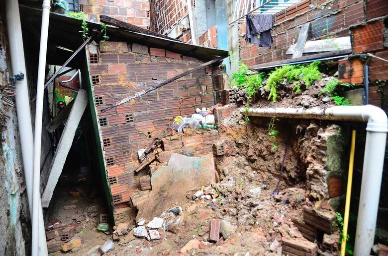 Desabamento no Vasco da Gama - Foto: Arthur Mota/Folha de Pernambuco