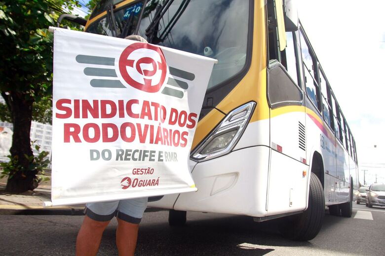 Protesto de rodoviários no Centro do Recife (Foto: Melissa Fernandes/Folha de Pernambuco)