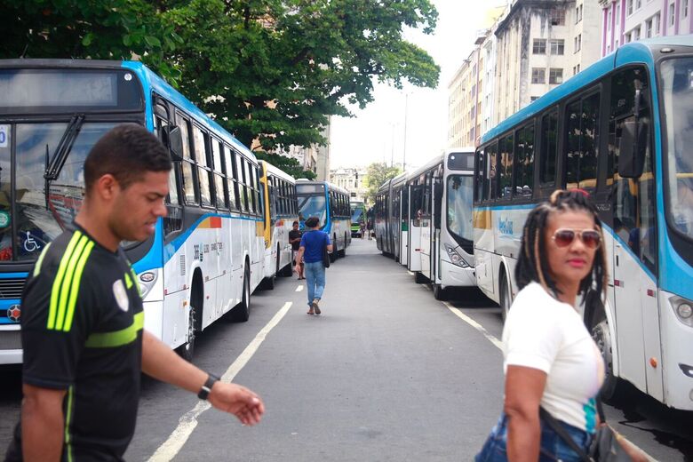 Protesto de rodoviários no Centro do Recife (Foto: Melissa Fernandes/Folha de Pernambuco)