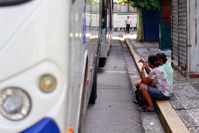 Protesto de rodoviários no Centro do Recife (Foto: Melissa Fernandes/Folha de Pernambuco)