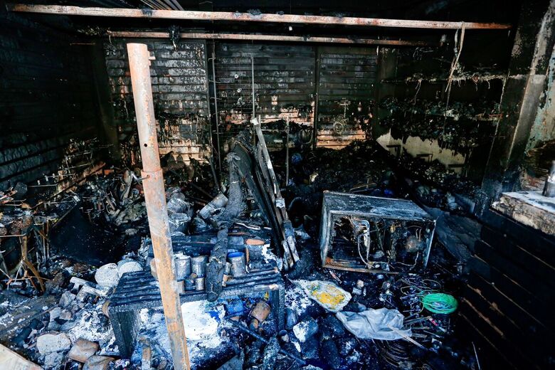 Local funcionava como ponto de doação do projeto social Mulheres Pró-Ativas. Alexandre Aroeira/Folha de Pernambuco