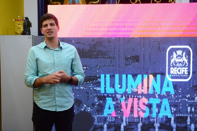 Prefeito João Campos durante lançamento do Ilumina a Vista. Foto: Paullo Allmeida/Folha de Pernambuico