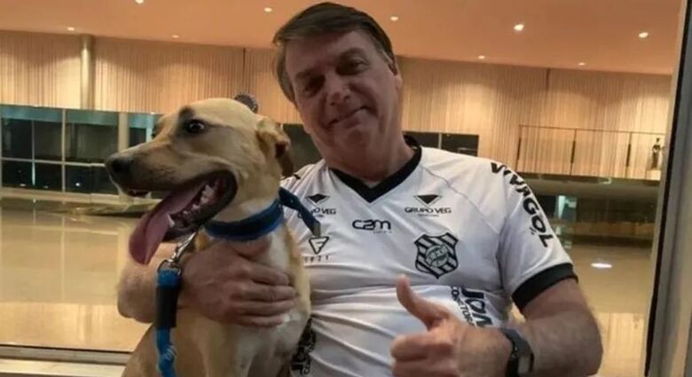 Presidente Jair Bolsonaro e seu cachorro Faísca (Foto: Reprodução)