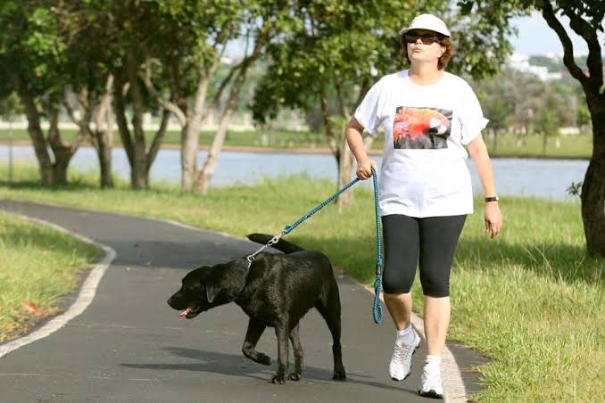 Dilma e seu cachorro Nego, que teve sua morte investigada por suspeita de maus-tratos (Foto: Reprodução)