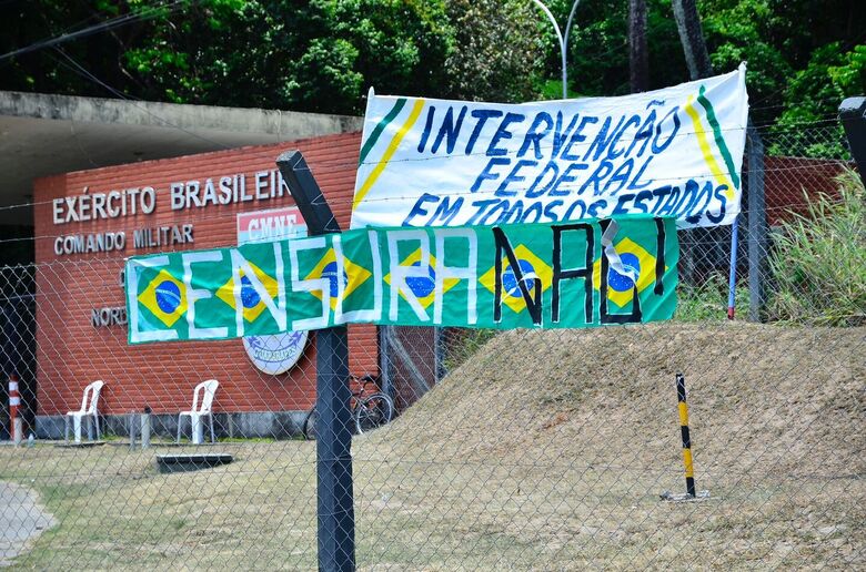 Manifestação pro-Bolsonaro na BR-232. Foto: Arthur Mota/Folha de Pernambuco