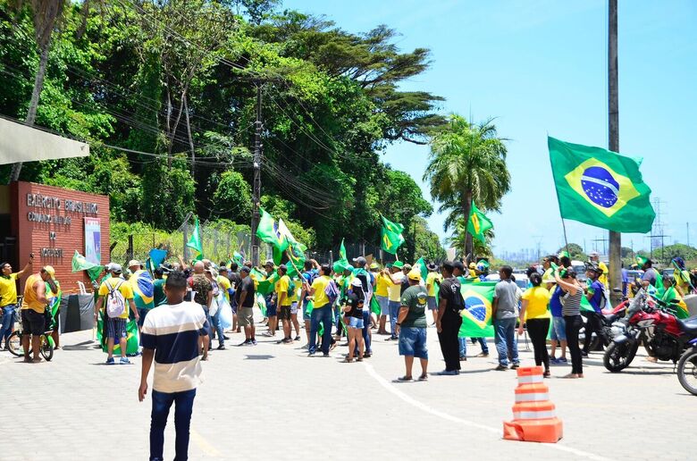Manifestação pro-Bolsonaro na BR-232. Foto: Arthur Mota/Folha de Pernambuco