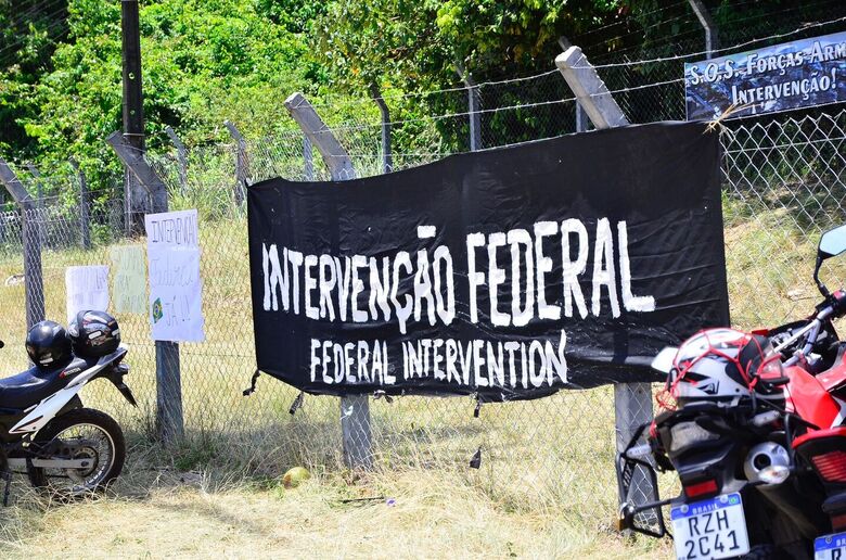 Manifestação pro-Bolsonaro na BR-232. Foto: Arthur Mota/Folha de Pernambuco
