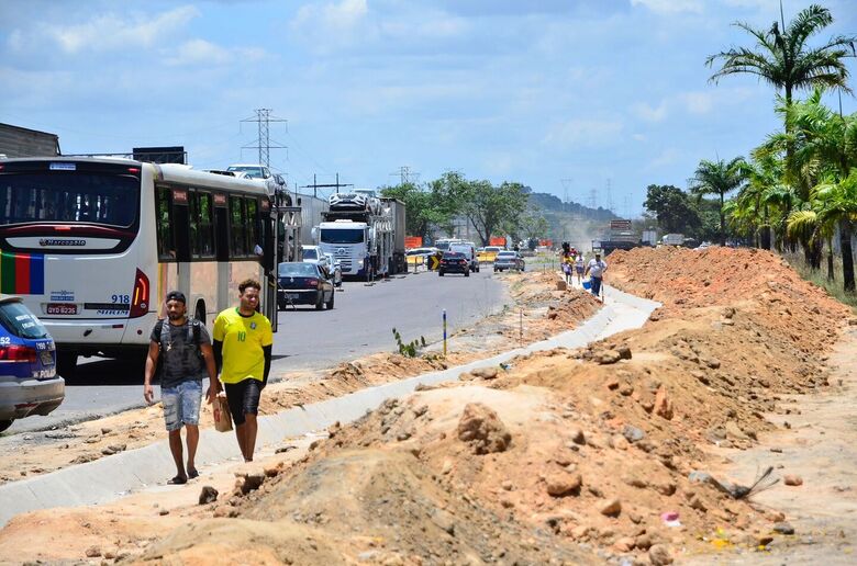 Manifestação pro-Bolsonaro na BR-232. Foto: Arthur Mota/Folha de Pernambuco