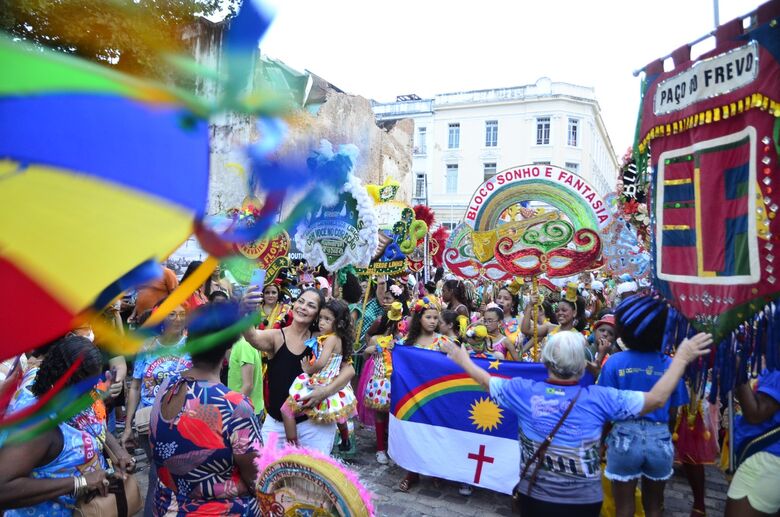 Desfile de Blocos Liricos. Fotos: Arthur Mota