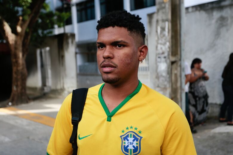 Luan Winicius, de 17 anos, quer cursar Ciência da Computação. Foto: Alexandre Aroeira/Folha de Pernambuco