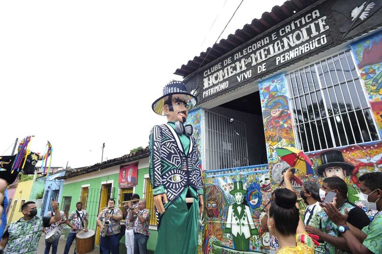 Homem da Meia Noite apresenta os homenageados e tema do bloco no Carnaval 2023 - Foto: Ricardo Fernandes/ Folha de Pernambuco