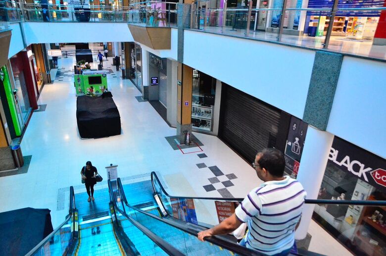 Black Friday no Shopping Tacaruna (Foto: Arthur Mota/Folha de Pernambuco)