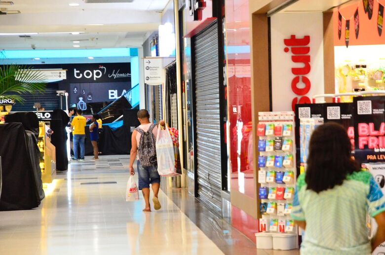 Black Friday no Shopping Tacaruna (Foto: Arthur Mota/Folha de Pernambuco)