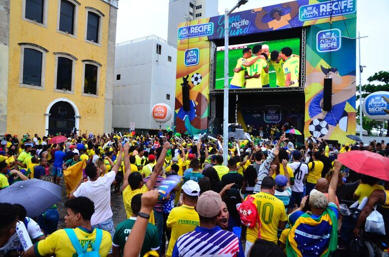 Recifenses assistem à partida entre Brasil e Coreia do Sul pelas oitavas de final da Copa do Mundo 2022 | Foto: Paullo Allmeida/Folha de Pernambuco