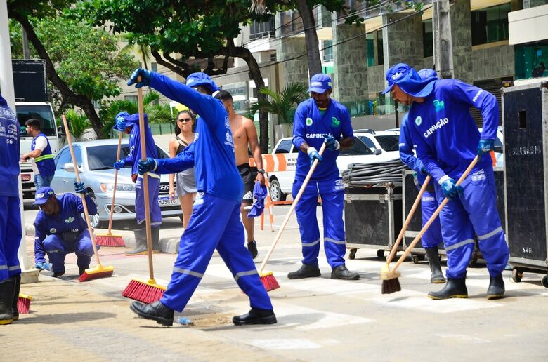 Movimentação nas praias no primeiro dia de 2023 - Foto: Arthur Mota/Folha de Pernambuco