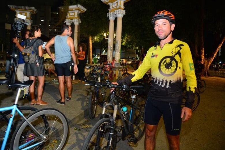 Ciclistas organizam ato por mais segurança nas ruas | Foto: Paullo Allmeida/Folha de Pernambuco