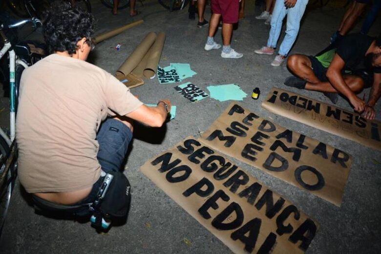 Ciclistas organizam ato por mais segurança nas ruas | Foto: Paullo Allmeida/Folha de Pernambuco