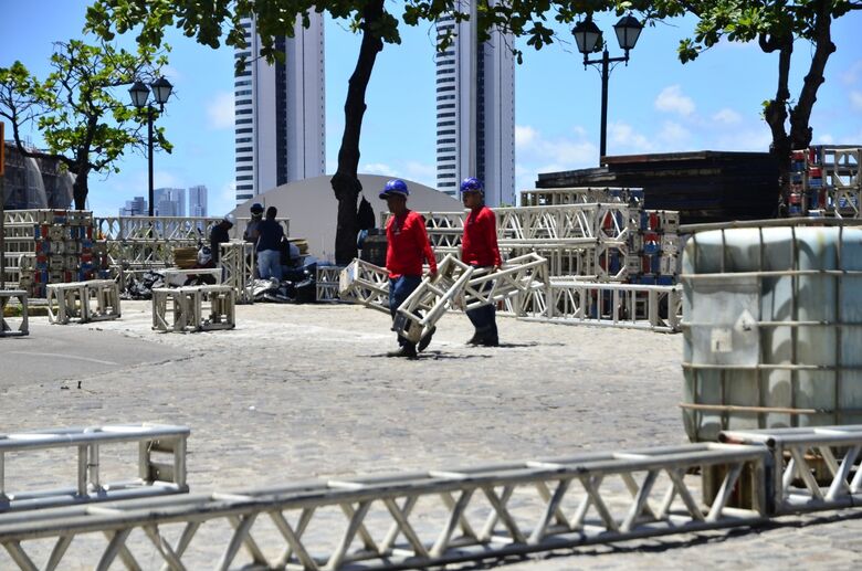 Bloqueio no Cais da Alfândega. Foto: Arthur Mota/Folha de Pernambuco