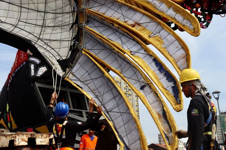Galo Gigante na Ponte Duarte Coelho. Foto: Júnior Soares/Folha de Pernambuco