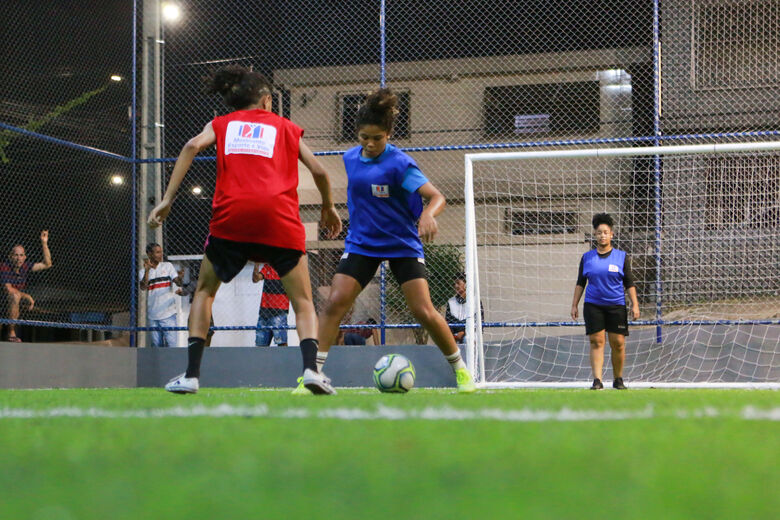 Meninas desfilam talento no 1x1. Foto: Arthur de Souza/Folha de Pernambuco