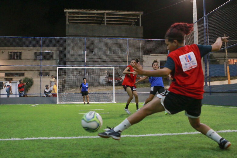 Meninas desfilam talento no 1x1. Foto: Arthur de Souza/Folha de Pernambuco