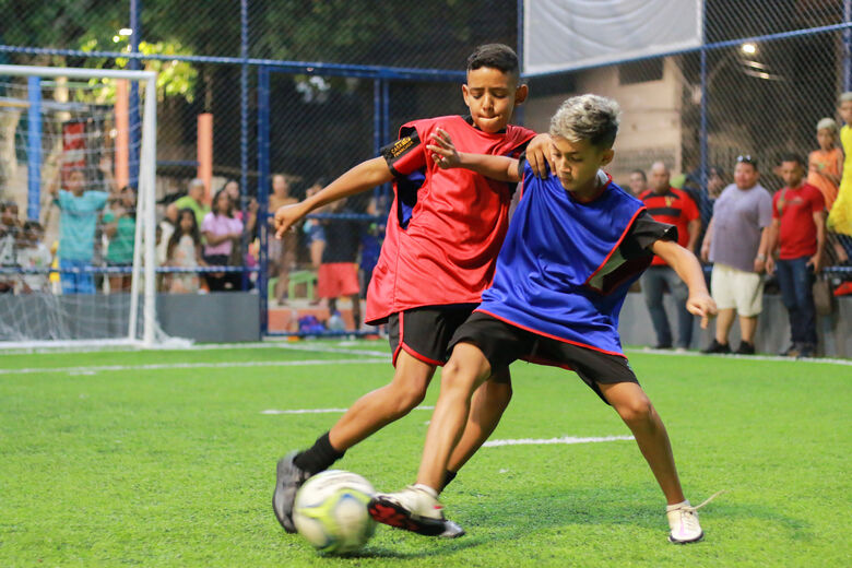 Meninos também mostram habilidade no 1x1. Foto: Arthur de Souza/Folha de Pernambuco