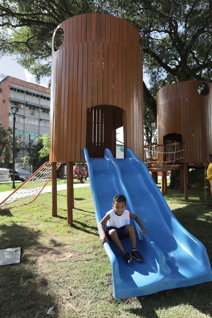 Praça da Infância na Encruzilhada - Foto: Hélia Scheppa/PCR