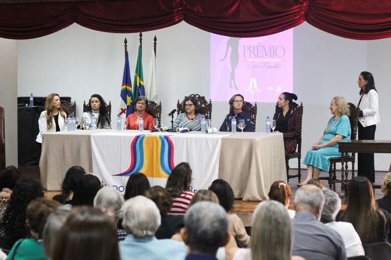 Grupo Mulheres do Brasil homenageou educadoras - Foto: Melissa Fernandes/Folha de Pernambuco