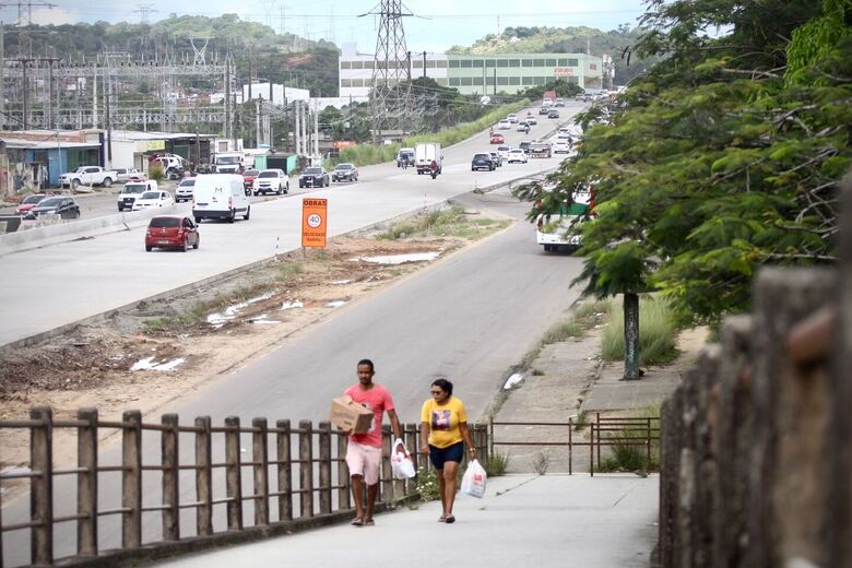 Movimentação tranquila na BR 232. Foto: Melissa Fernandes/Folha de Pernambuco