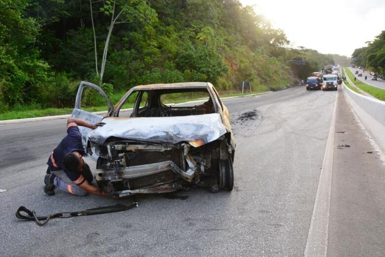 Acidente deixou vários feridos na BR-408 | Foto: Paullo Allmeida/Folha de Pernambuco