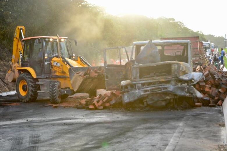 Acidente deixou vários feridos na BR-408 | Foto: Paullo Allmeida/Folha de Pernambuco