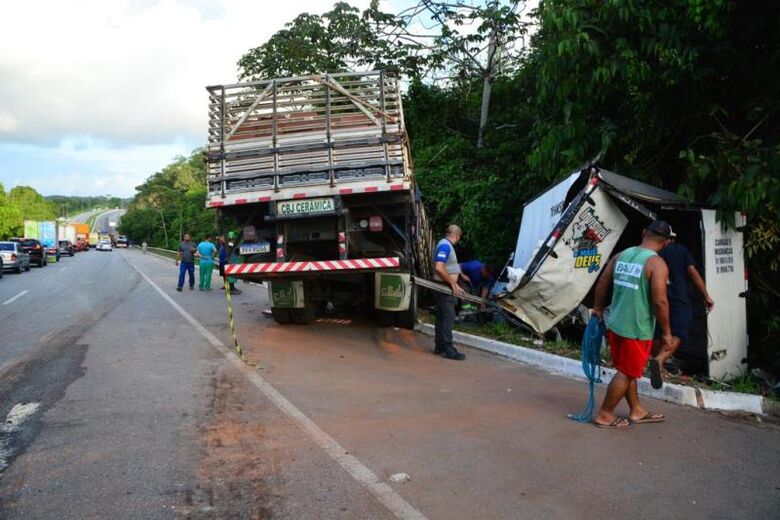 Acidente deixou vários feridos na BR-408 | Foto: Paullo Allmeida/Folha de Pernambuco