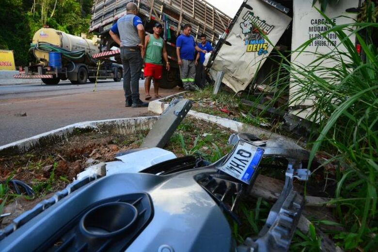 Acidente deixou vários feridos na BR-408 | Foto: Paullo Allmeida/Folha de Pernambuco