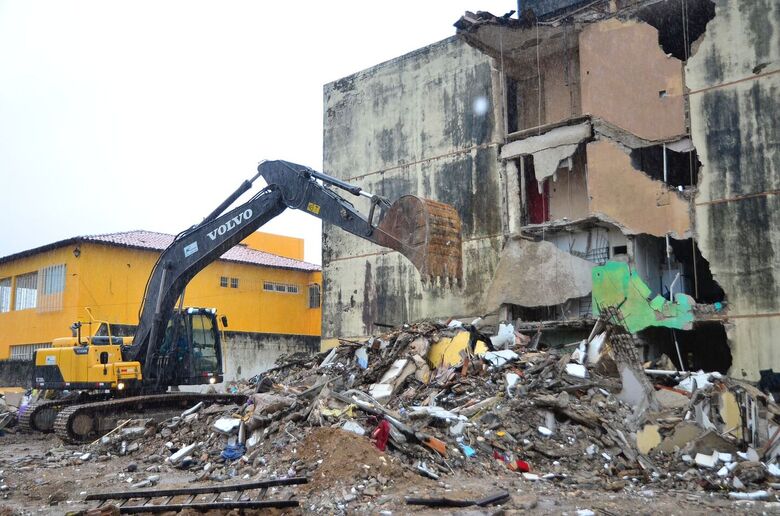 Demolição do Edifício Leme, em Olinda | Fotos: Arthur Mota/Folha de Pernambuco