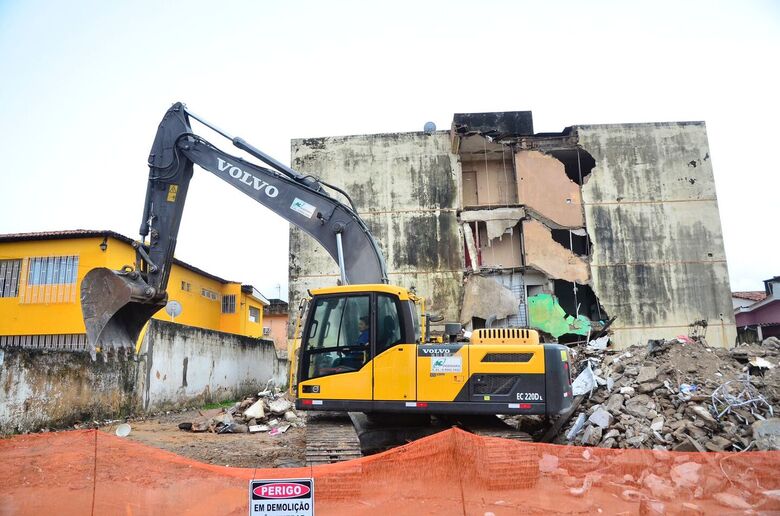 Demolição do Edifício Leme, em Olinda | Fotos: Arthur Mota/Folha de Pernambuco