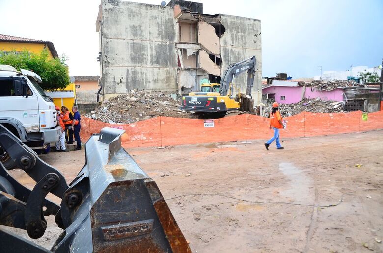 Demolição do Edifício Leme, em Olinda | Fotos: Arthur Mota/Folha de Pernambuco