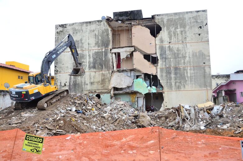 Demolição do Edifício Leme, em Olinda | Fotos: Arthur Mota/Folha de Pernambuco