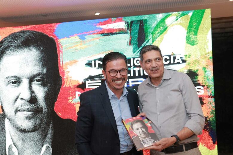 Paulo Moura e o deputado João Paulo - Foto: Arthur de Souza/Folha de Pernambuco