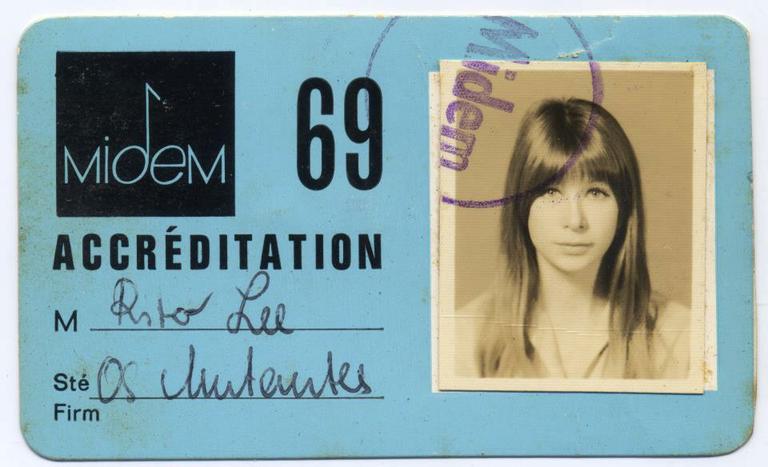 Rita Lee mostra sua credencial de 1969. Na época, ela ainda era integrante do grupo Os Mutantes (Foto: Reprodução/Redes Sociais)