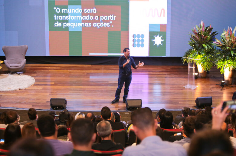 Palestra de Fábio Silva. Foto: Alexandre Aroeira/ Folha de Pernambuco