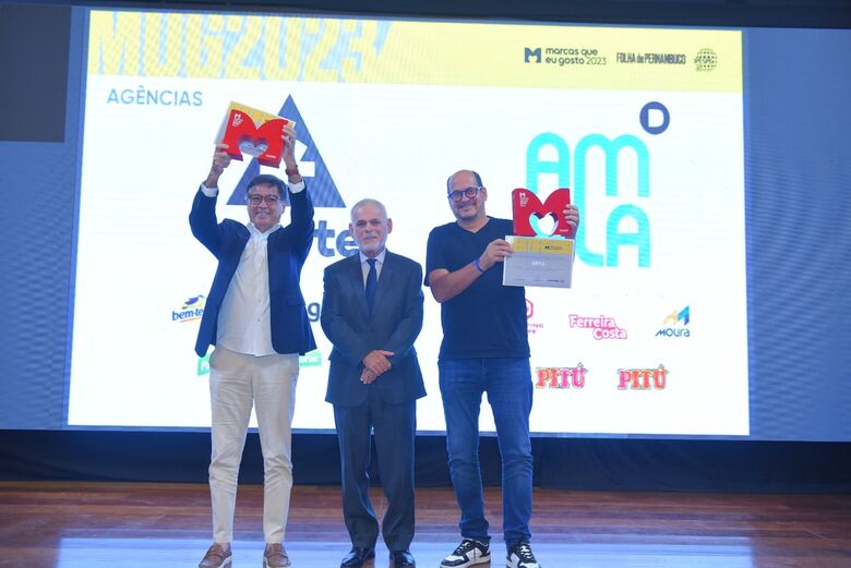 Entrega dos troféus e certificados para as agências. Foto: Paullo Allmeida/ Folha de Pernambuco