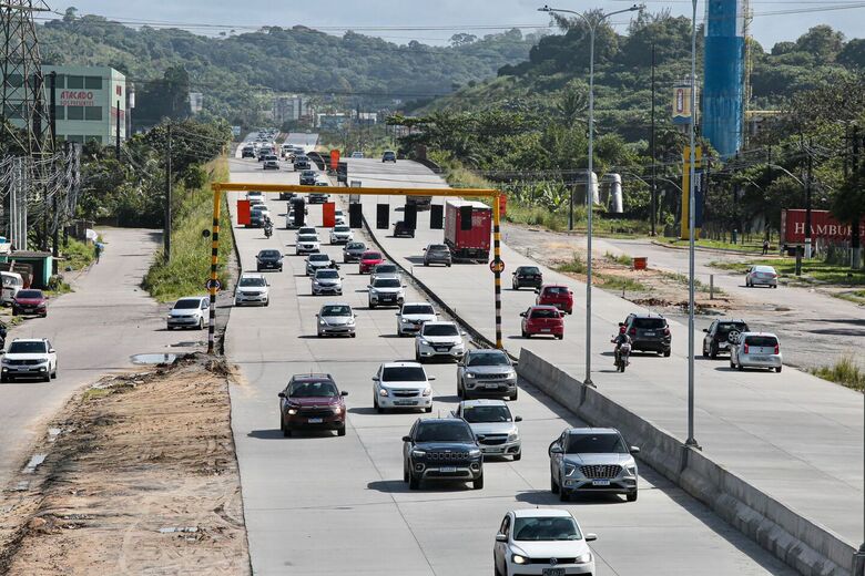 Movimentação na BR-232 na volta do feriado do São João. Foto: Alexandre Aroeira / Folha de Pernambuco