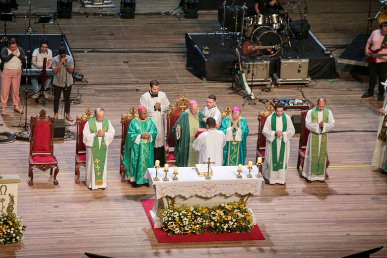 Comunidade Obra de Maria comemora, neste final de semana, 33 anos de atuação e homenageia o arcebispo de Olinda e Recife, Dom Fernando Saburido. Foto: Alexandre Aroeira / Folha de Pernambuco