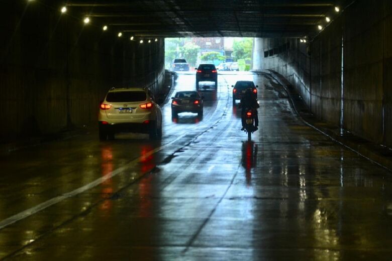 Túnel Augusto Lucena, em Boa Viagem - sentido Shopping Recife (Foto: Paullo Almeida/Folha de Pernambuco)