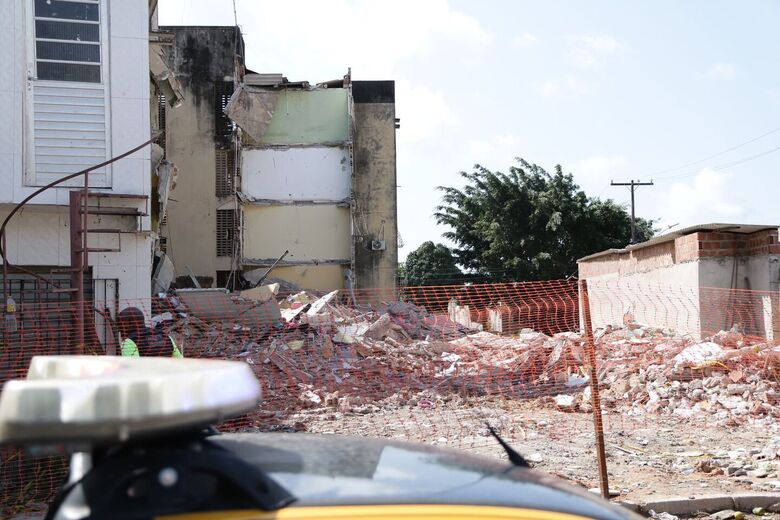 Moradores denunciam furtos e insegurança em prédios interditados no Janga // Fotos: Arthur Mota/Folha de Pernambuco