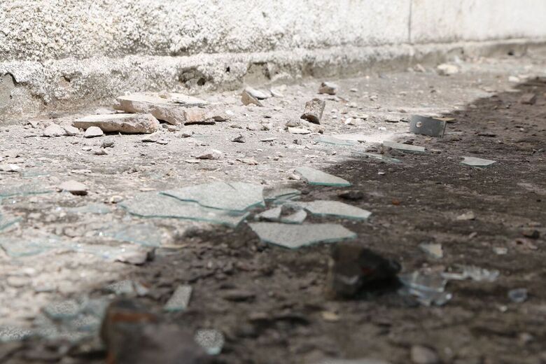 Moradores denunciam furtos e insegurança em prédios interditados no Janga // Fotos: Arthur Mota/Folha de Pernambuco